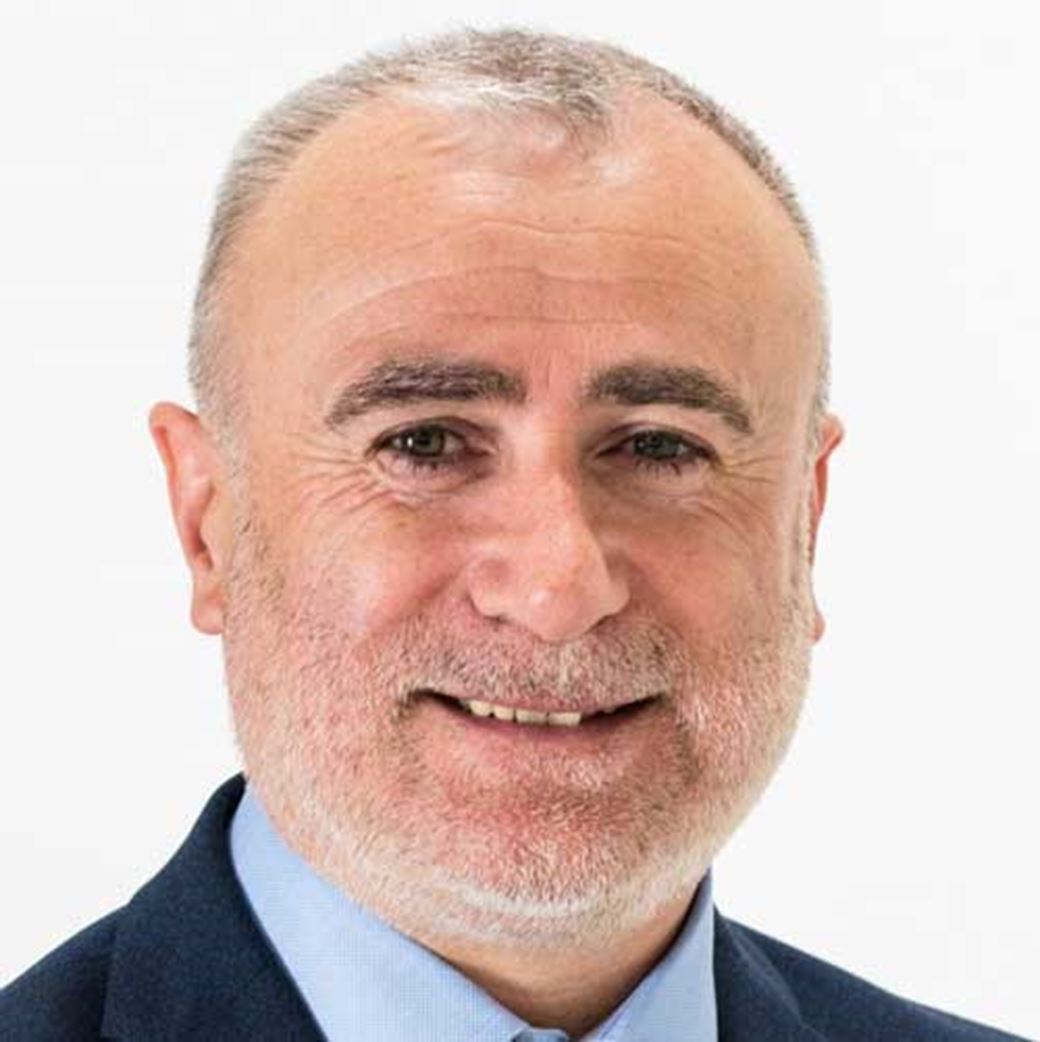 Headshot of Lee Bloomfield
